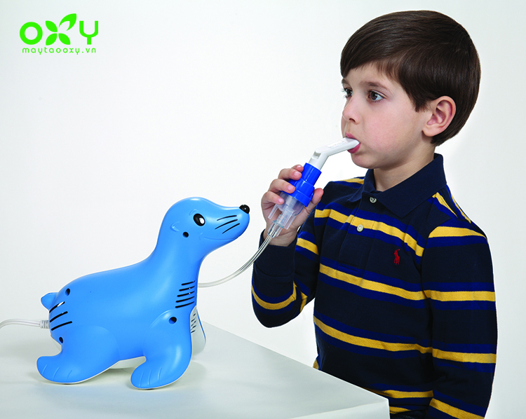 Nhiều bác sĩ khuyên dùng máy xông khí dung để hỗ trợ điều trị các bệnh hô hấp tại nhà cho trẻ