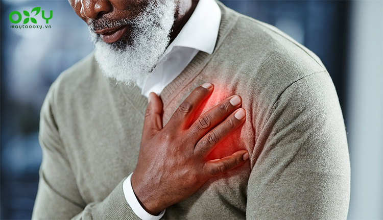 Nếu máu bị ứ lại ở vòng tuần hoàn phổi, bạn sẽ cảm thấy đau nhói ngực phải hoặc trái