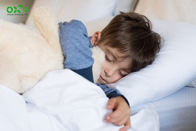 Nâng cao đầu giường giúp giảm triệu chứng của hội chứng ngưng thở khi ngủ ở trẻ em