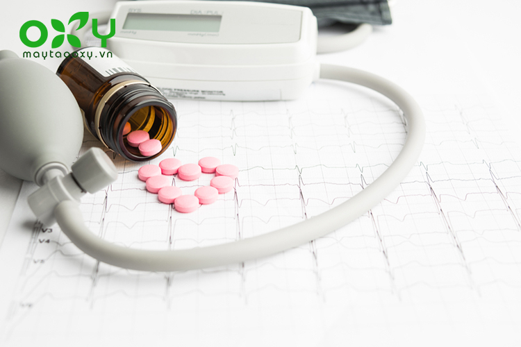 Người đang sử dụng thuốc huyết áp nên theo dõi liều lượng và huyết áp thường xuyên