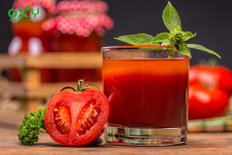 Uống nước ép cà chua làm giảm sưng tấy và tắc nghẽn do viêm xoang