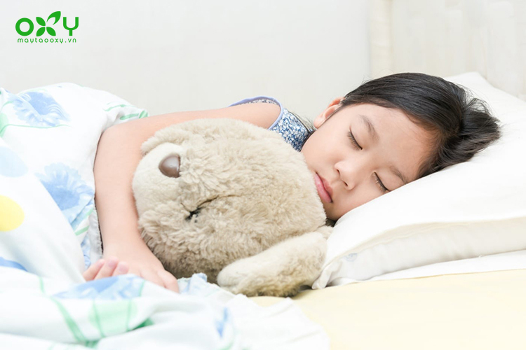 Ba mẹ nên giữ cho phòng của trẻ mát mẻ và thông thoáng trong khi ngủ