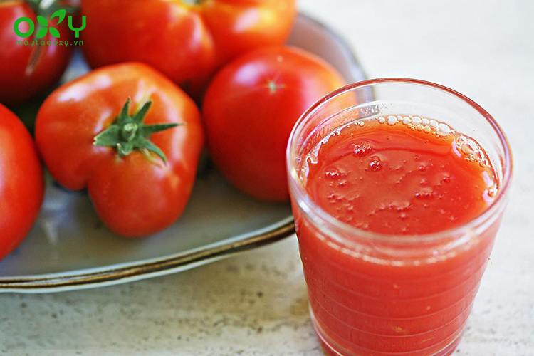 Mỗi ngày chỉ nên uống từ nửa ly đến một ly nước ép cà chua
