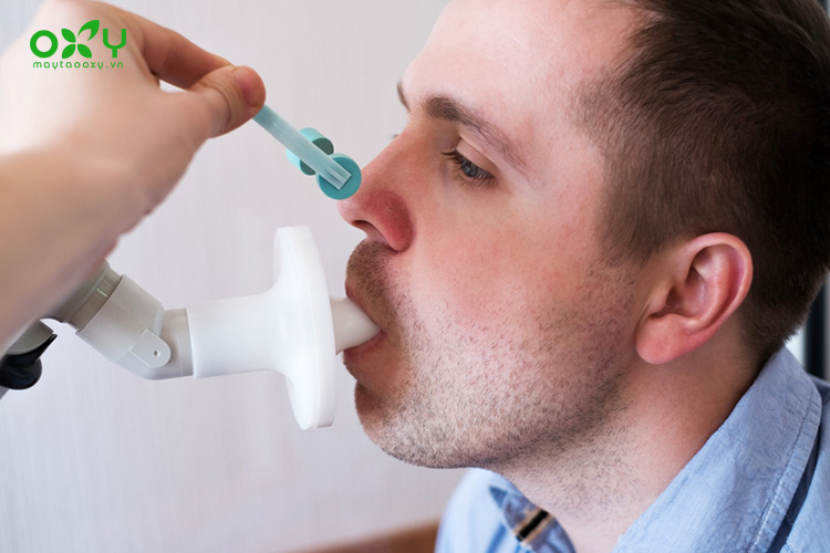 Bác sĩ có thể tiến hành xét nghiệm chức năng hô hấp FEV1 để xác định giai đoạn bệnh COPD