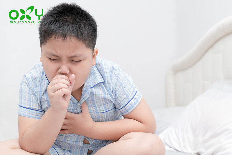 Các triệu chứng thông thường của viêm phế quản gồm sổ mũi, sốt nhẹ, đau họng và ho