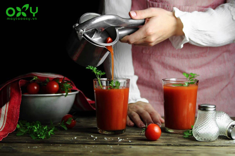 Uống nước ép cà chua mỗi ngày có tốt không và nên uống vào lúc nào?