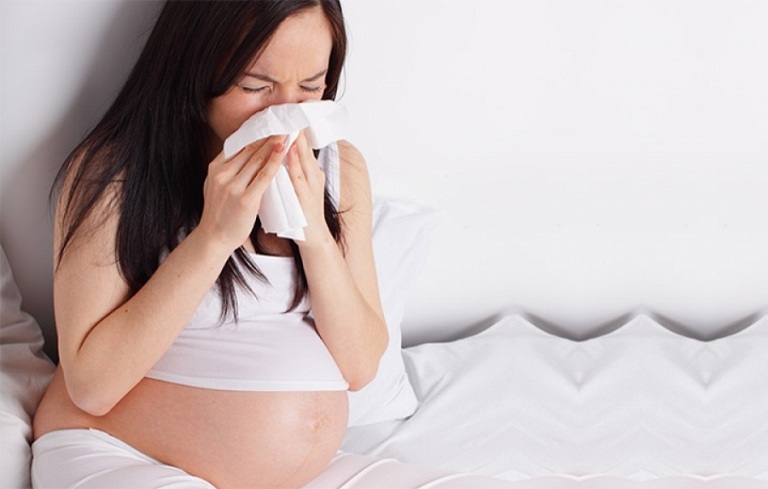 Có thuốc xịt mũi nào an toàn dùng trong thai kỳ?
