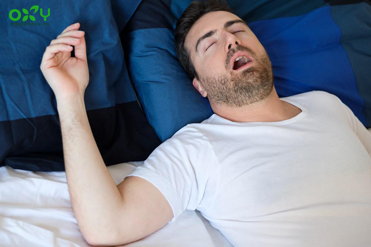 Tư thế ngủ cũng có thể ảnh hưởng đến tình trạng khó thở về đêm, đúng không?
